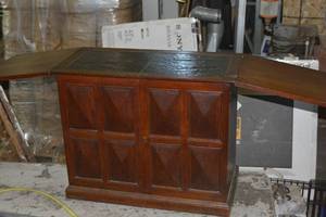 lot 15 image: henredon custom folio three pecan bar table