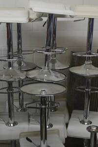 lot 11 image: set of 4 Adjustable stools