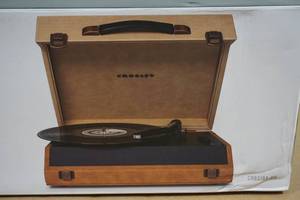 lot 182 image: Crosley Momento 3 Speed Portable Turntable with Bluetooth