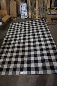 lot 193 image: Country Livin 7 x 10 Area Rug