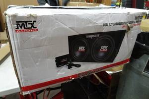 lot 2 image: MTX Terminator Dual 12 Sub Box with Amp