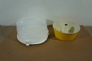 lot 92 image: Bundt Cake Pan and Cake Carrier