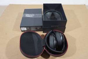 lot 105 image: Beats Studio 3 Wireless Over Ear Headphones - NO Power