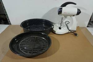 lot 103 image: Sunbeam Stand Mixer and Broaster Pan