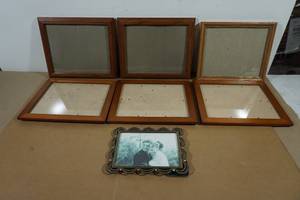 lot 112 image: Assorted Picture Frames