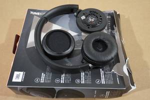 lot 59 image: JBL Tune 510BT Over Ear Bluetooth Headphones - Pad Detached