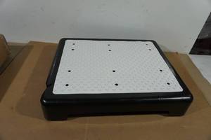 lot 44 image: Fleming Supply Portable Single Step Stool