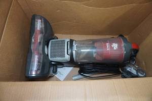 lot 3 image: Dirt Devil Endura Max Bagless Upright Vacuum