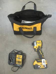 lot 529 image: DEWALT ATOMIC 20-Volt MAX Lithium-Ion Cordless Impact Driver Kit, DCF850 - USED, Works Well