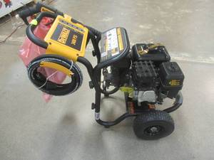 lot 531 image: DEWALT 3400 PSI 2.5 Gas Cold Water PressuReady Pressure Washer with Battery and Charger Included, DXPR3400PR - Looks NEW - Could Not Start.