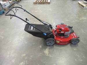lot 539 image: Toro 22 in. Recycler SmartStow Briggs & Stratton High Wheel FWD Gas Walk Behind Self Propelled Lawn Mower, 21445 - Starts And Runs Well