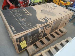 lot 552 image: BOOTZ Aloha Left Drain Tub in Bone, 60 x 30 x 14 14, In nice condition.