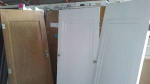 lot 336 image: (3) Vintage Door With Knobs. (2)  and Usable.