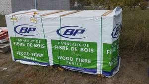lot 537 image: Bale of 4 x 8 Sheets Of Fiber Panels (96)