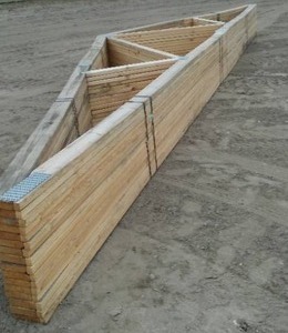 lot 558 image: 16 Trusses 32 Ft.
