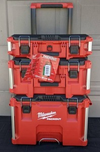 lot 3 image: Milwaukee PACKOUT 22 in. Modular Tool Box Storage System