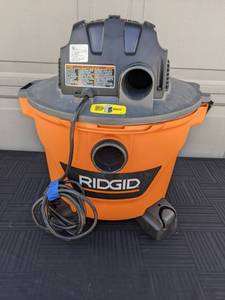 lot 44 image: RIDGID 9 Gallon 4.25 Peak HP NXT WetDry Shop Vacuum with Filter, Locking Hose and Accessories