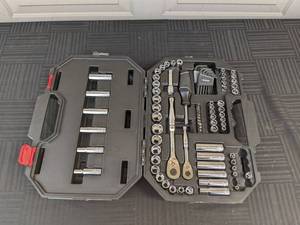 lot 53 image: Husky Mechanics Tool Set (94-Piece)