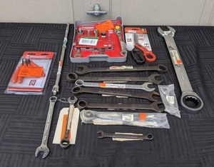 lot 124 image: Assortment of Tools Wire Cutter and Pliers Set, All-Purpose Scissors, Wrenches, and More