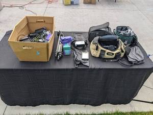 lot 186 image: Assortment of Electronics, Cameras and Camera Accessories HP, Samsung, Polaroid and More