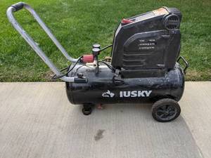 lot 183 image: Husky 8G 150 PSI Hotdog Air Compressor