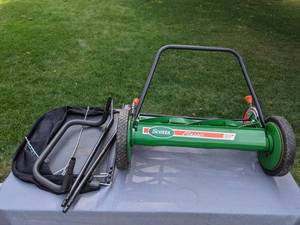 lot 194 image: Scotts Classic 20 in. Manual Lawn Mower