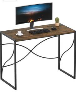 lot 9 image: Computer Desk