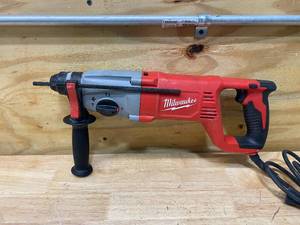lot 71 image: MILWAUKEE 8 Amp Corded 1 in. SDS D-Handle Rotary Hammer