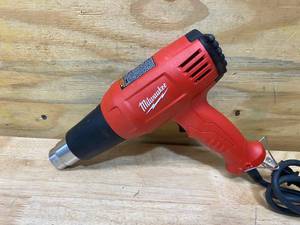 lot 74 image: MILWAUKEE 11.6-Amp 120-Volt Dual Temperature Heat Gun