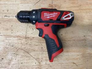 lot 90 image: MILWAUKEE M12 12V Lithium-Ion Cordless 38 in. DrillDriver (Tool-Only)