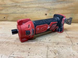 lot 116 image: MILWAUKEE M18 18V Lithium-Ion Cordless Drywall Cut Out Tool (Tool-Only)