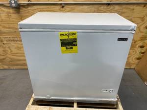 lot 131 image: MAGIC CHEF 7.0 cu. ft. Chest Freezer in White