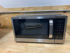 lot 132 image: VISSANI 1.1 cu. ft. Countertop Microwave in Fingerprint Resistant Stainless Steel