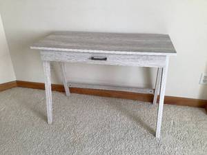 Contemporary Computer Desk