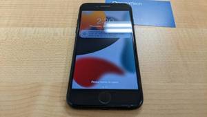 lot 5 image: Apple iPhone 7 (A1660) 32GB Black 4.7 Unlocked iOS 15.7 - USE DWORKING