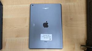 lot 7 image: Apple iPad Air (A1474) 16GB Black 9.7 2048x1536 iOS 12.5.5 - USED WORKING