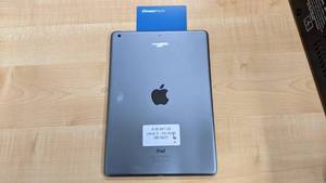 lot 10 image: Apple iPad Air (A1474) 16GB Black 9.7 2048x1536 iOS 12.5.5 - USED WORKING