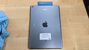 lot 12 image: Apple iPad Air (A1474) 16GB Black 9.7 2048x1536 iOS 12.5.5 - USED WORKING
