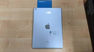 lot 17 image: Apple iPad Air (A1474) 32GB White 9.7 1536x2048 iOS 12.5.5 - USED WORKING