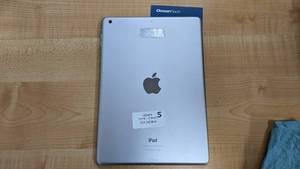 lot 21 image: Apple iPad Air (A1474) 32GB White 9.7 1536x2048 iOS 12.5.5 - USED WORKING