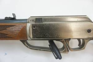 lot 8 image: Daisy Rogers pellet gun