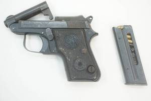 lot 36 image: P Beretta 950 B pistol