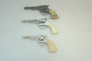 lot 58 image: vintage cap guns