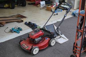 lot 971 image: Toro Recycler 22 Briggs & Stratton 190cc 7hp Push Assist Rear Bag Lawn Mower
