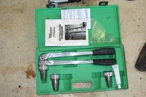lot 1006 image: Wirsbo Aquapex Hot and Cold Potable Water Systems Hand Expander Installation Kit with Case