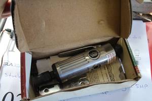 lot 1032 image: 14 Air Rear Exhaust Die Grinder (in box)