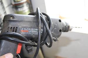 lot 1034 image: Black & Decker 7152 10mm Power Drill