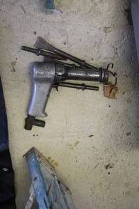 lot 1039 image: Air Chisel with Attachments