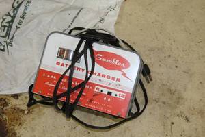 lot 1041 image: Gambles 6V12V Battery Charger