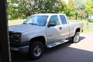 lot 961 image: 2004 Chevrolet Silverado 2500 HD Extended Cab 4-Door Pickup Truck